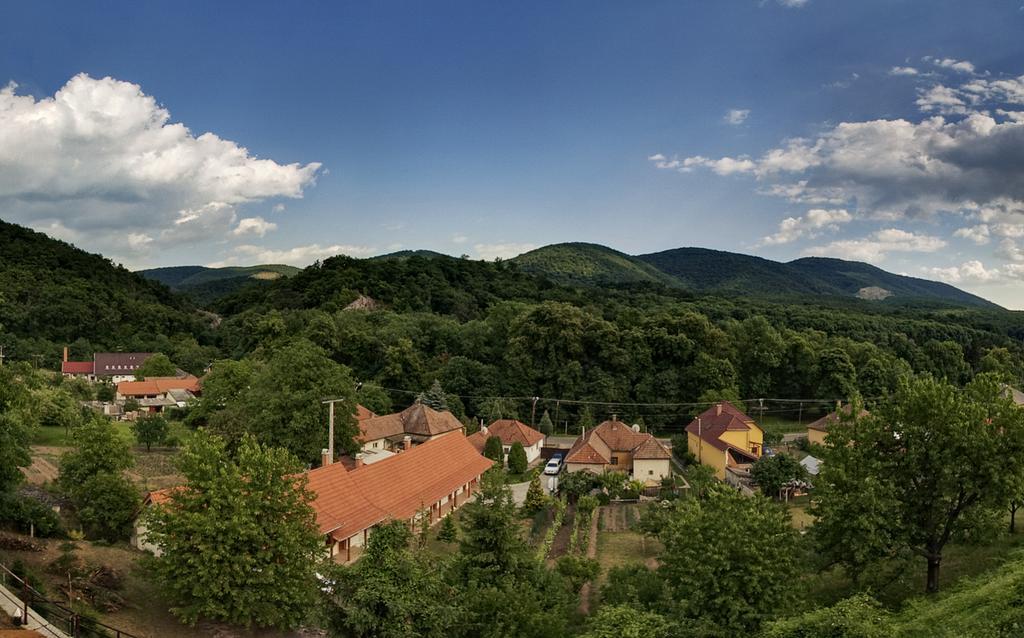 Nyitott Kapu Vendeghaz Hotell Felsőtárkány Exteriör bild
